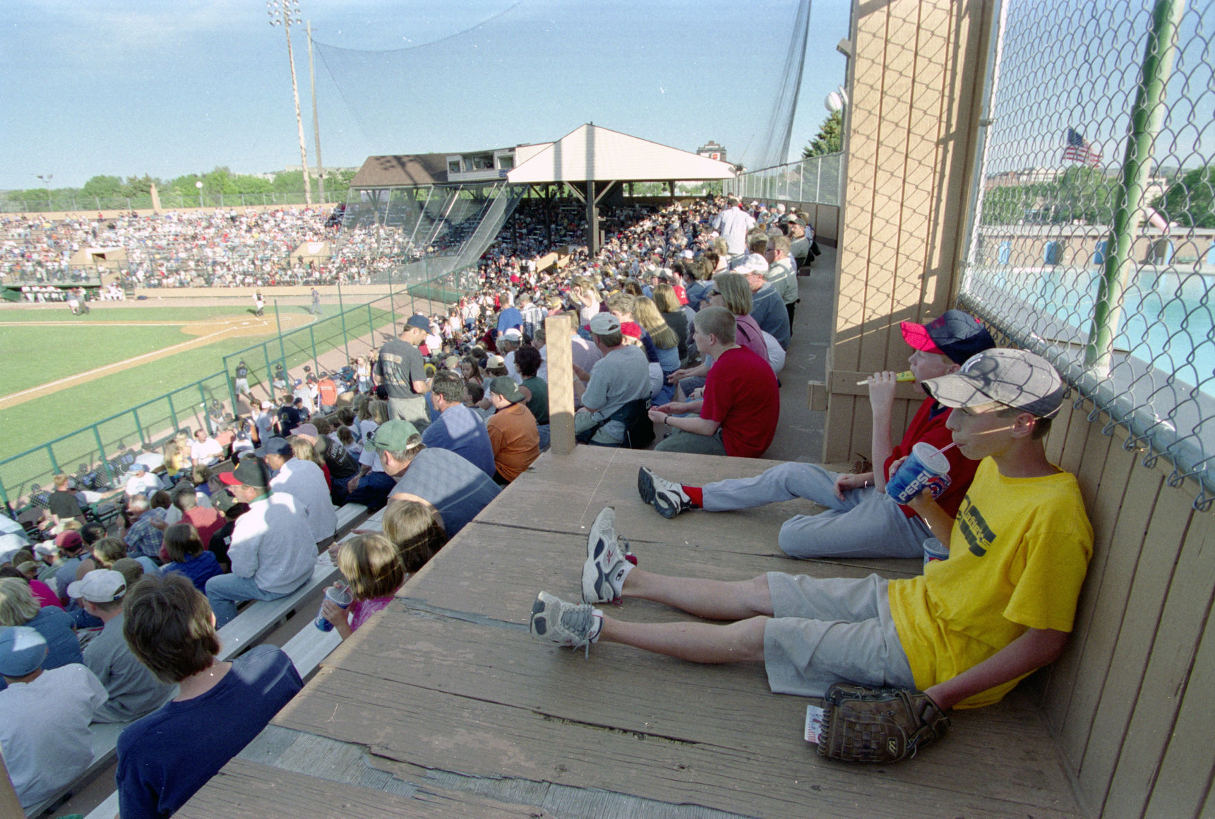 Mustangs opening night, 2001